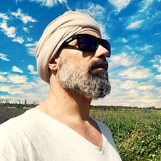 Perelman Nasich Itai, lighting designer (Enlarge)