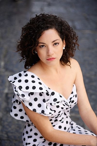 Ulloa Laura, soprano (Enlarge)