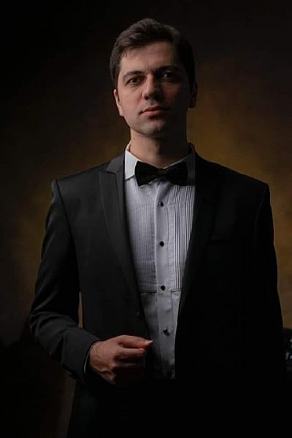 Manoshvili Giorgi, bass (Enlarge)