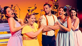 A Cheerful Choir (Enlarge)