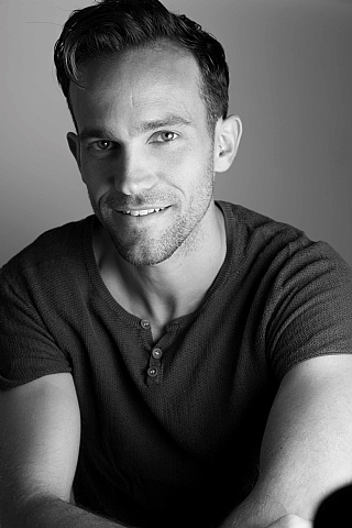 Mizrahi Yiftach, movement designer (Enlarge)