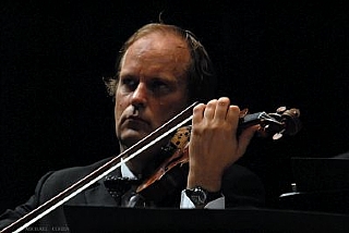 Lorenzen Eckart, violin (Enlarge)