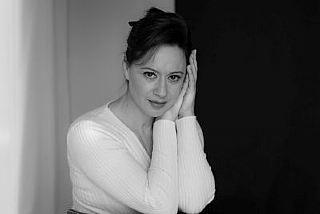 Schur Selektar Ola, actress (Enlarge)