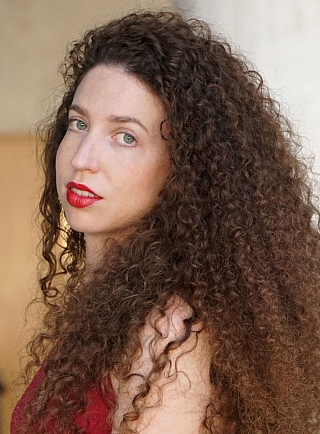 Navoth Tamara, mezzo-soprano (Enlarge)