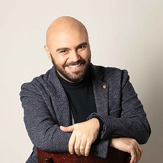 בוצ'ינו מריאנו, בס (הגדל)